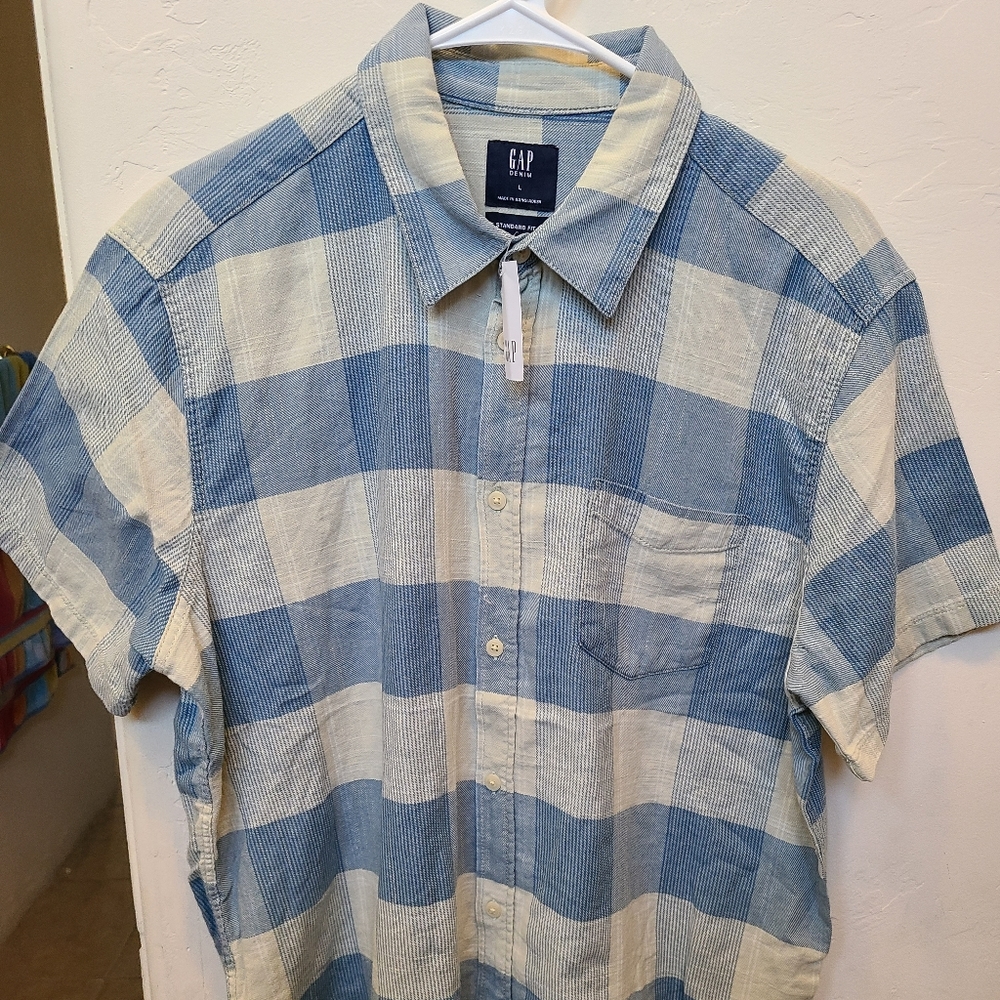 Gap light denim plaid short sleeve shirt. L. NWT